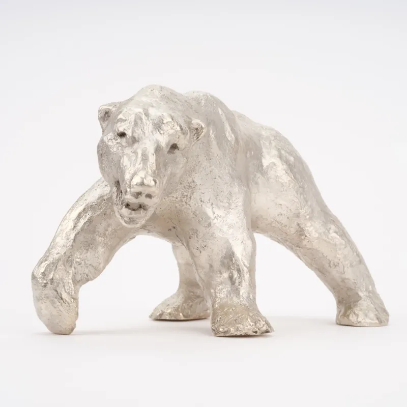 Silberskulptur "Bär" von Tilmann Krumrey in ganzer Figur, Frontalansicht, 5 kg Feinsilber